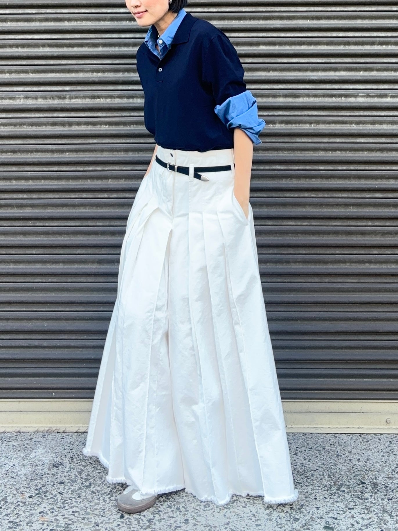 WHITE DENIM PLEATED PANTS