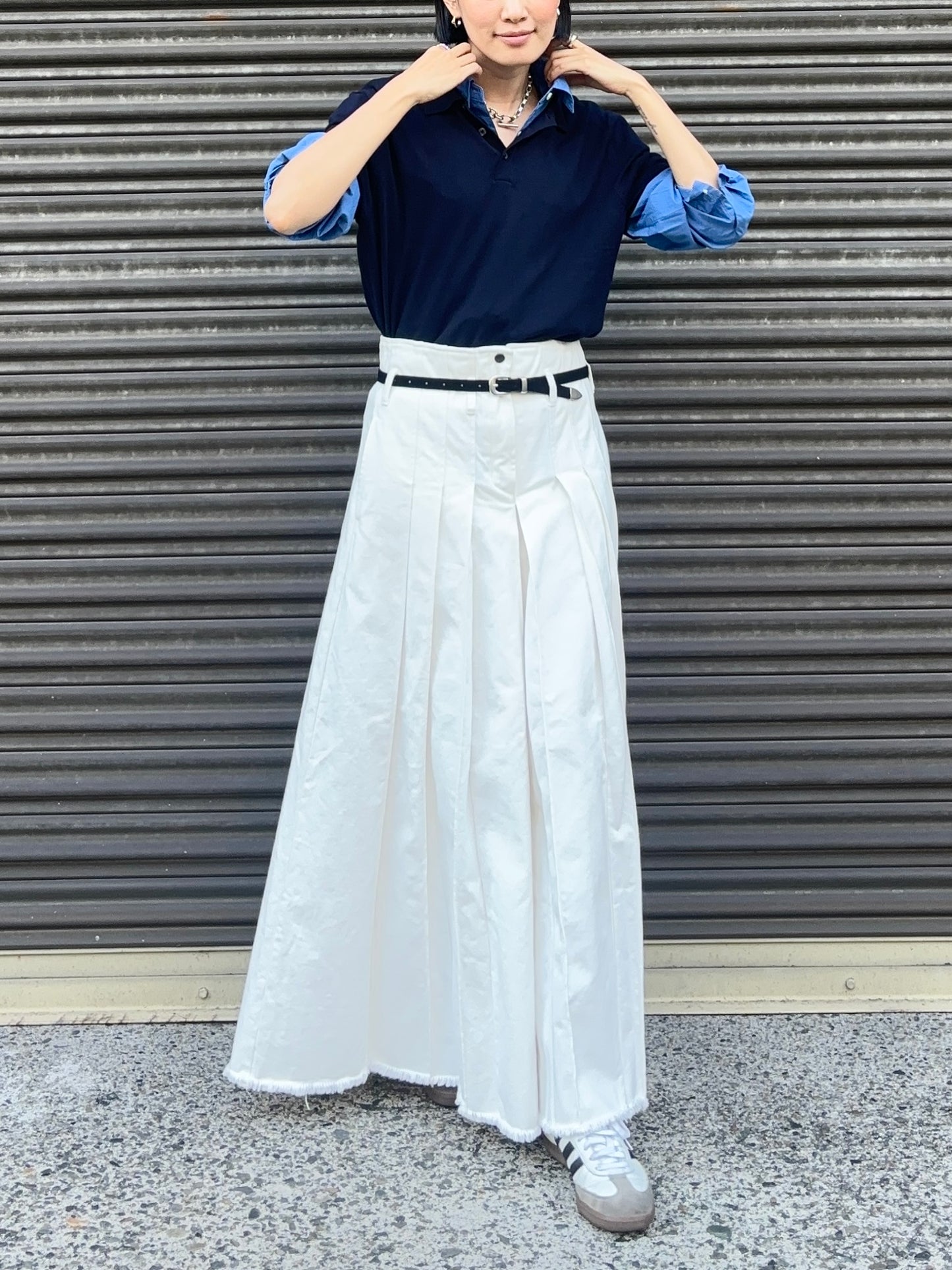 WHITE DENIM PLEATED PANTS