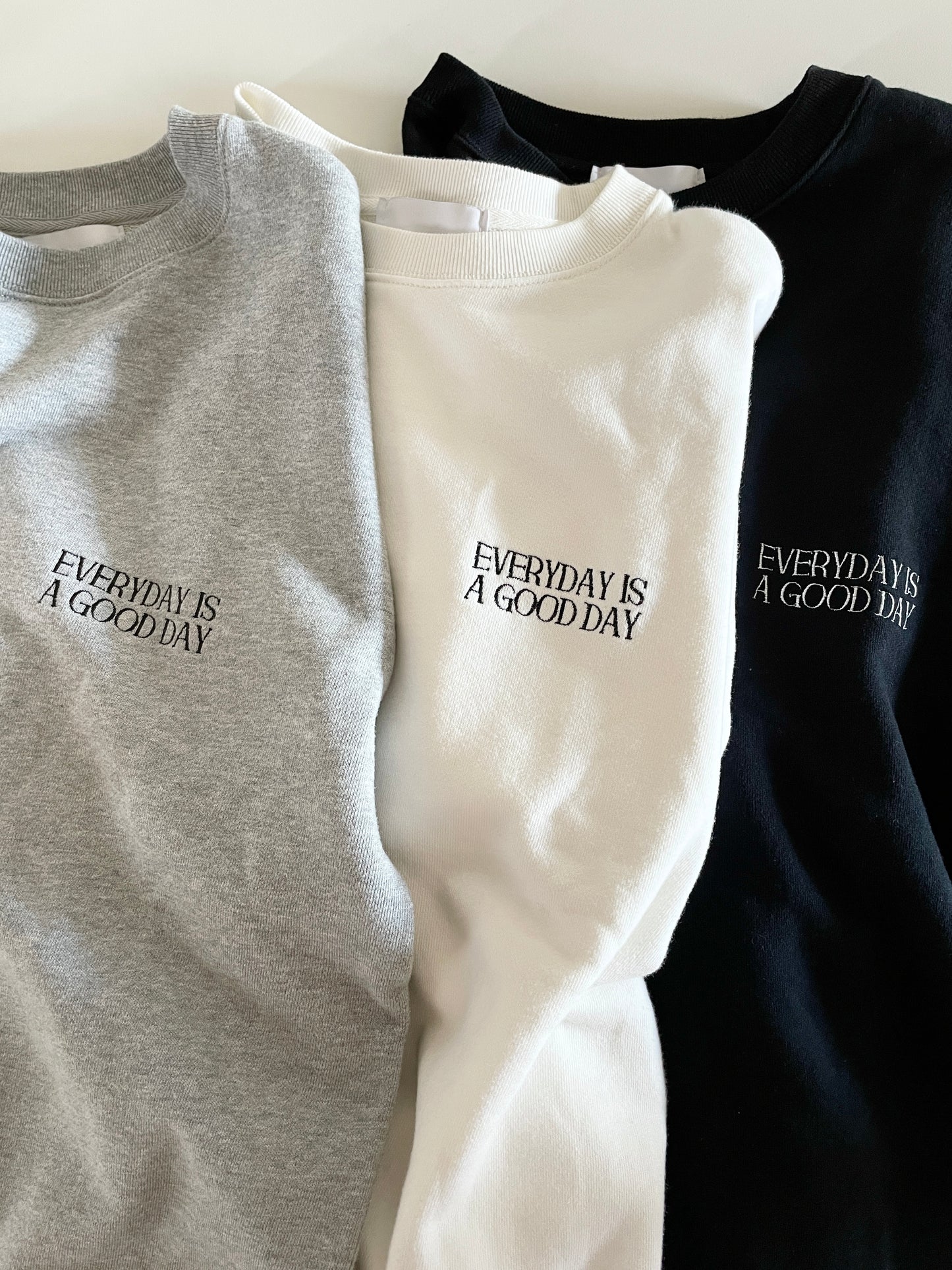 GOOD DAY Embroidery SWEAT White