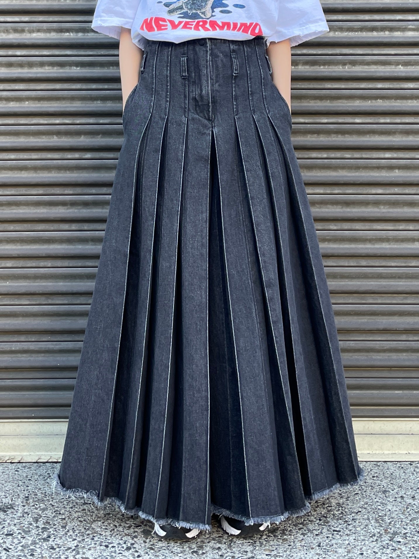 BLACK DENIM PLEATED PANTS【SELECTED ITEM】