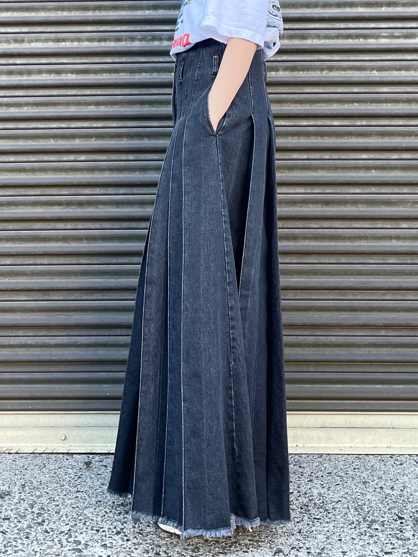 BLACK DENIM PLEATED PANTS【SELECTED ITEM】