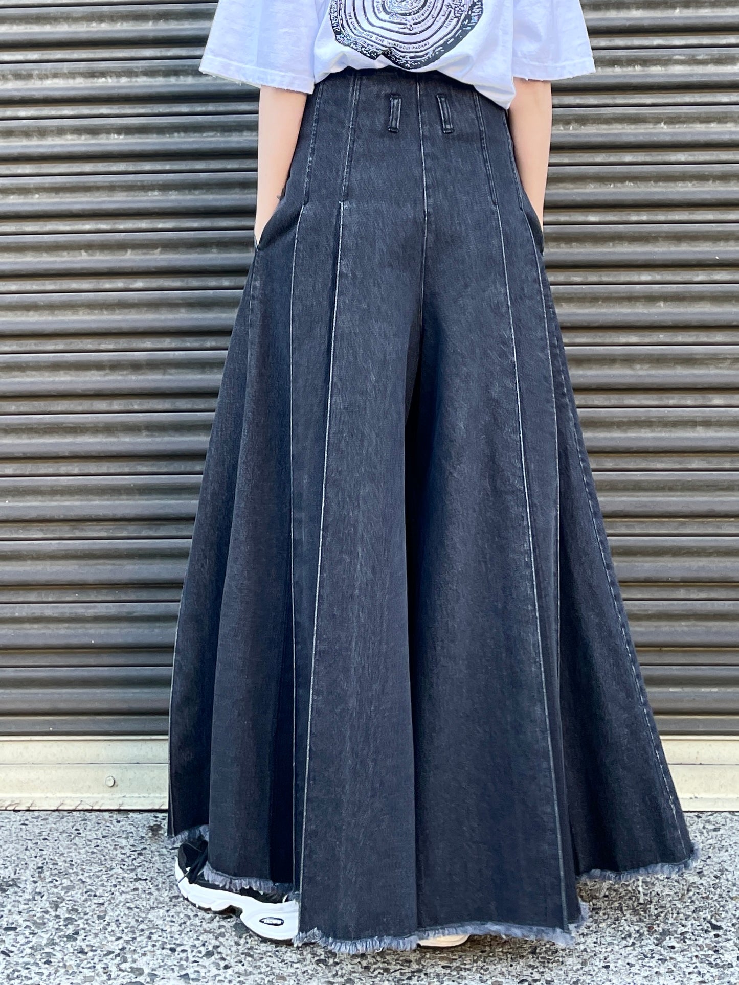 BLACK DENIM PLEATED PANTS【SELECTED ITEM】