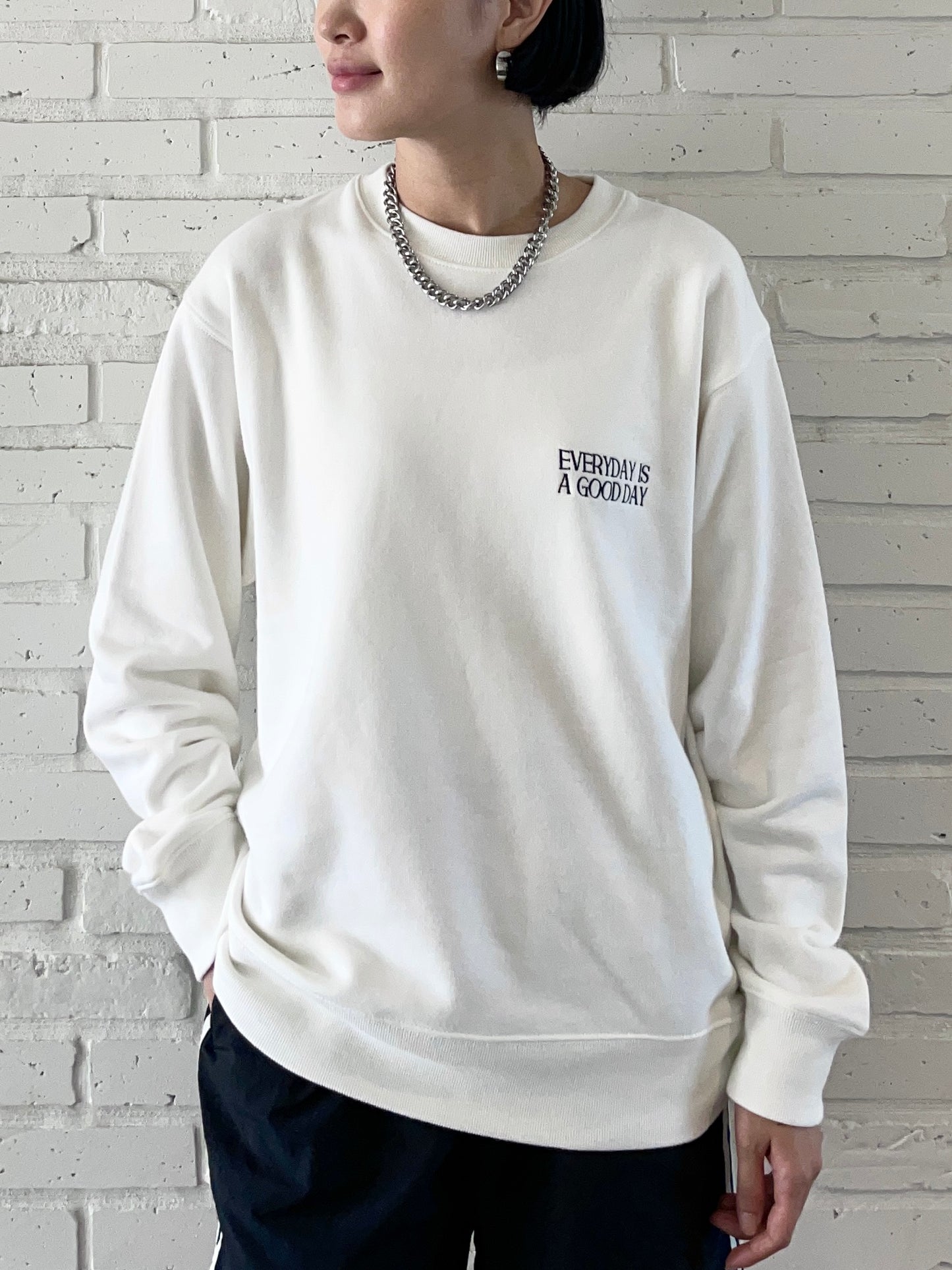 GOOD DAY Embroidery SWEAT White