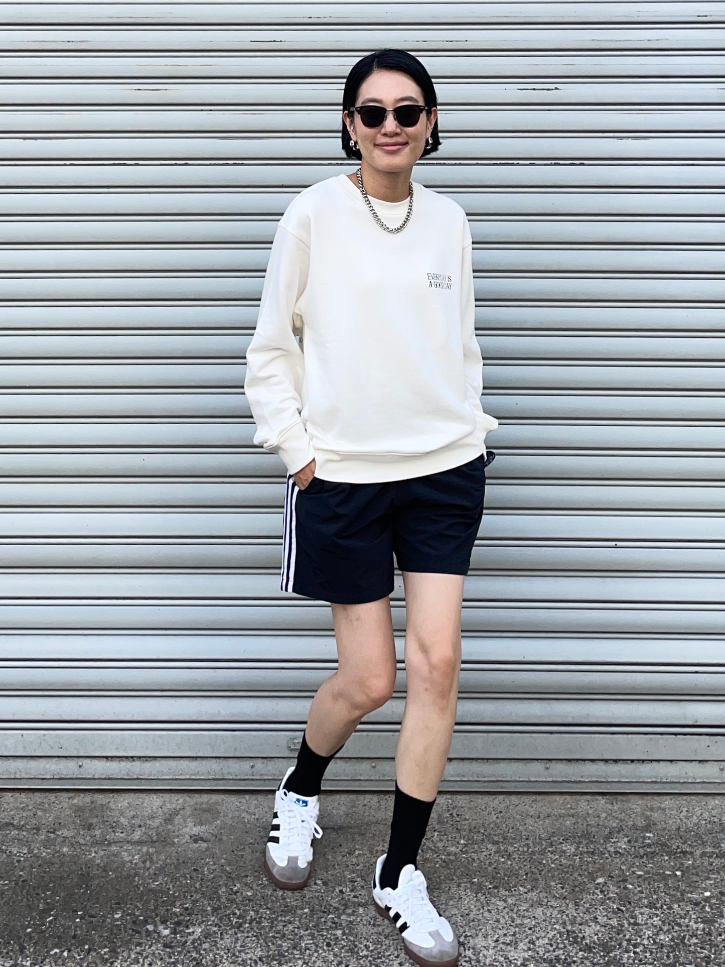 GOOD DAY Embroidery SWEAT White