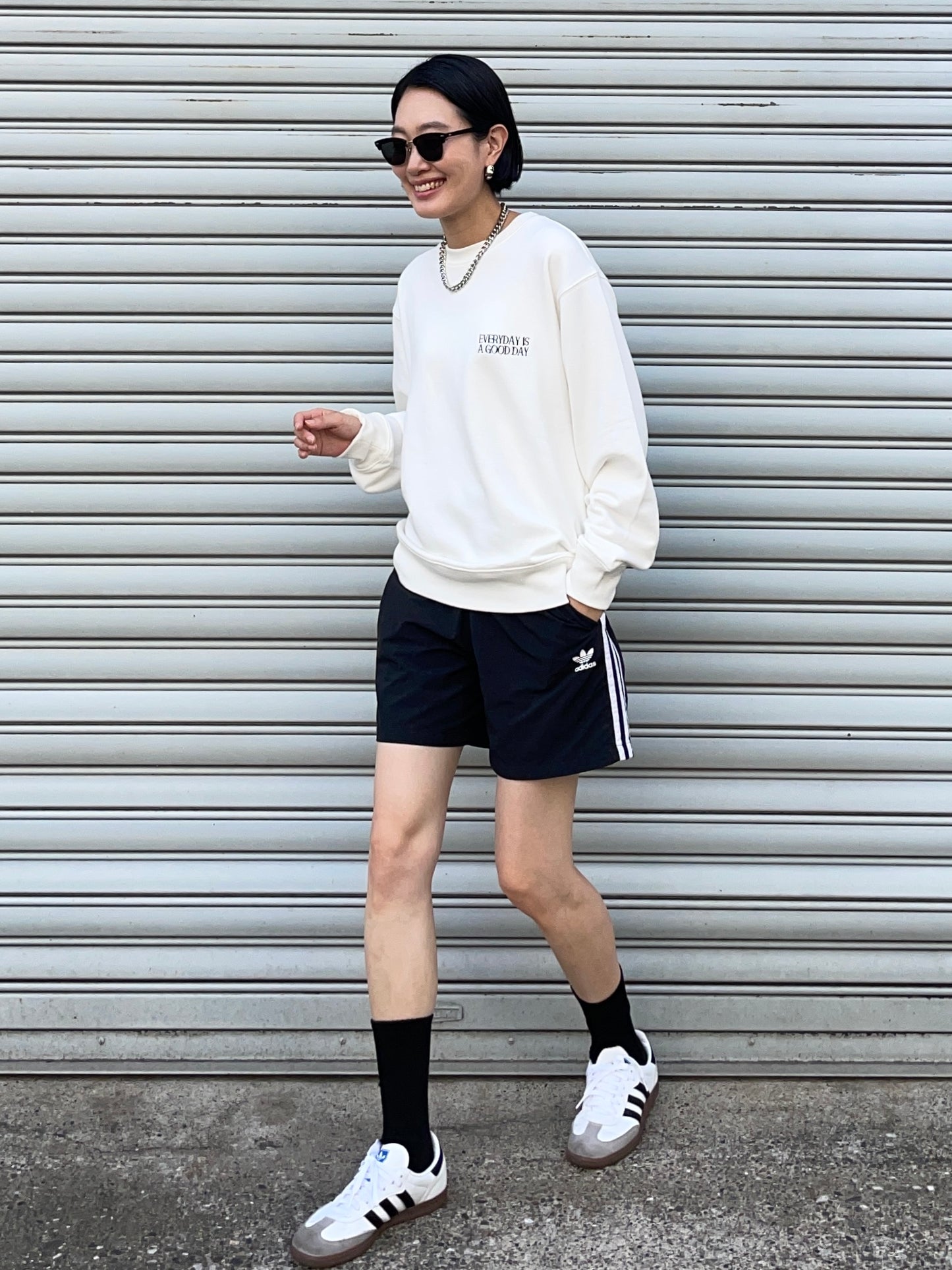 GOOD DAY Embroidery SWEAT White