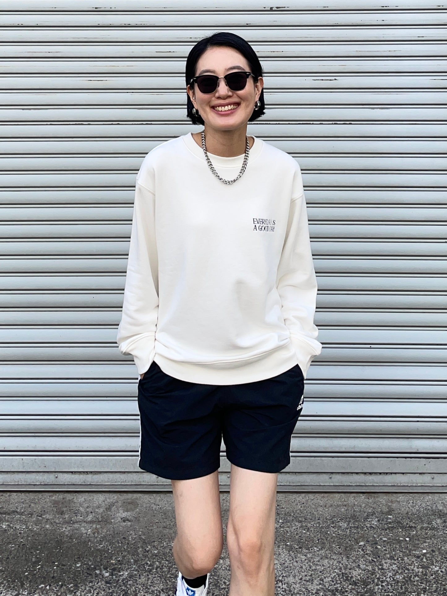 GOOD DAY Embroidery SWEAT White