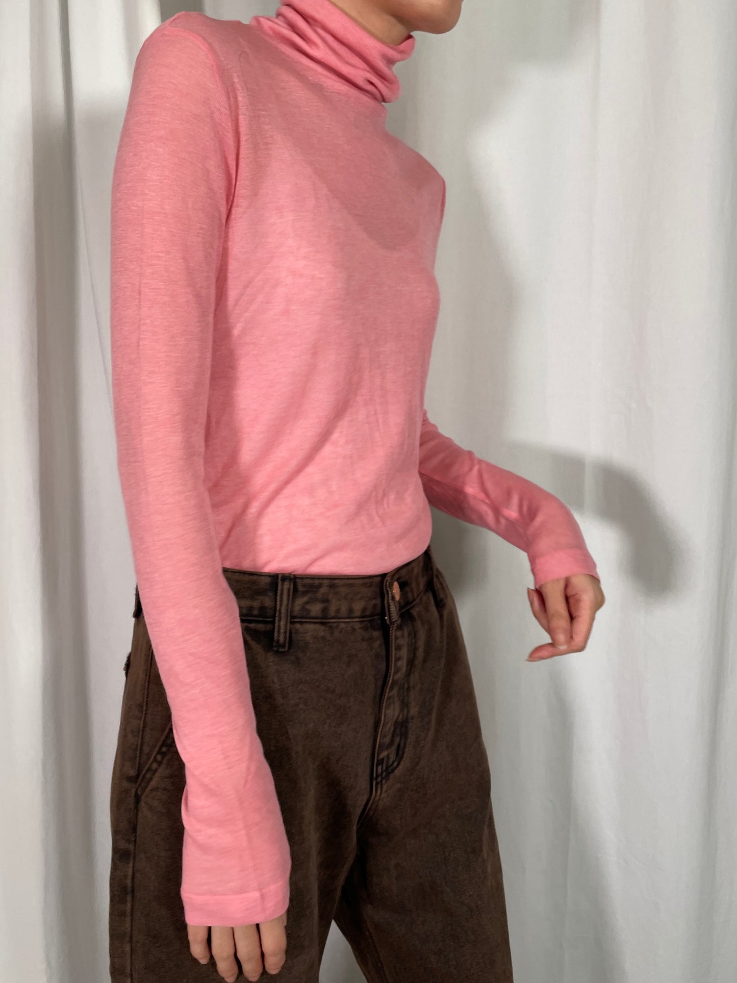 AIRY TURTLE NECK SHEER JERSY
