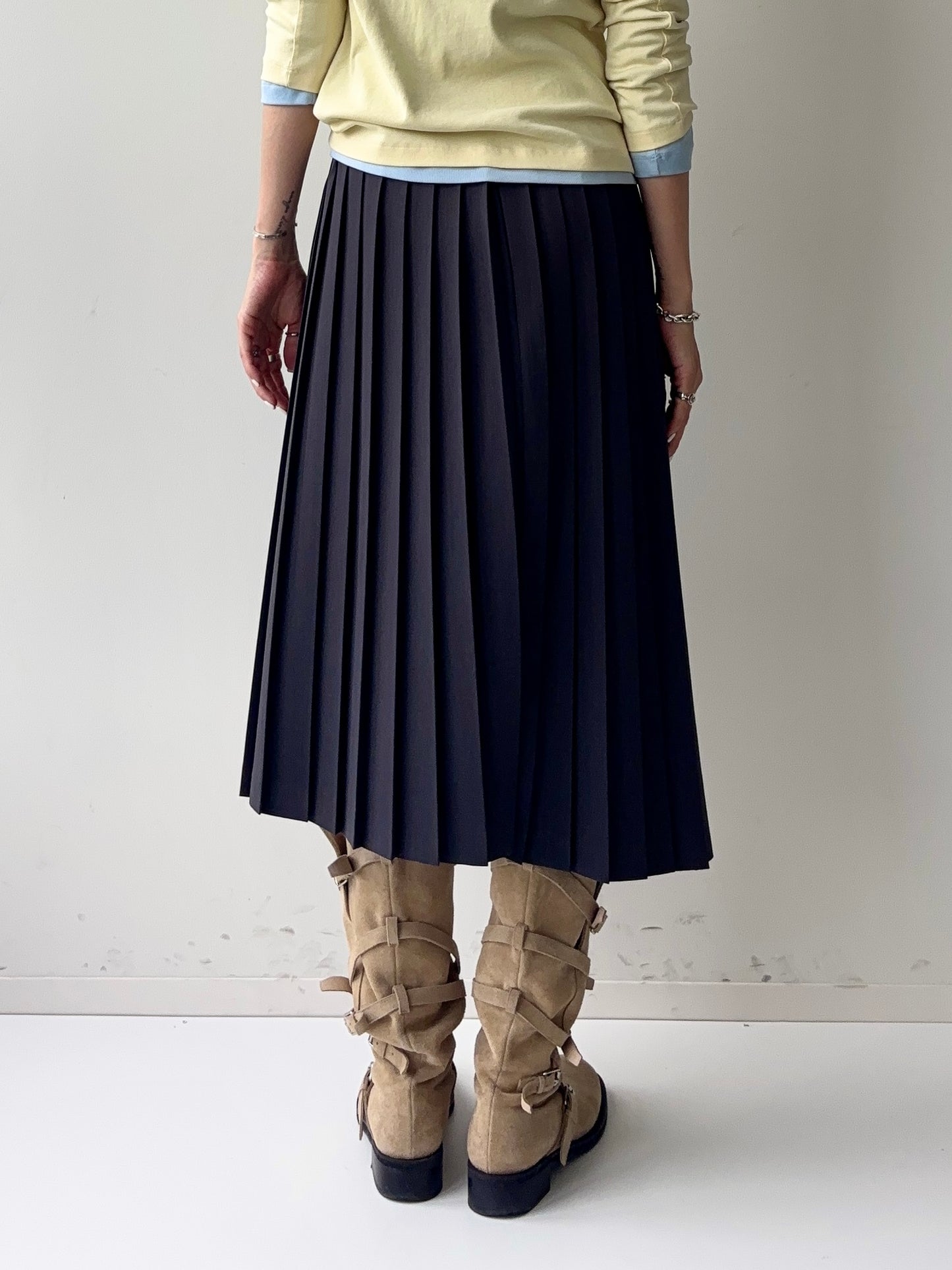 UNBALANCED PLEATED SKIRT
Grey★5/21~発送予定★ Scheduled to ship from 5/21