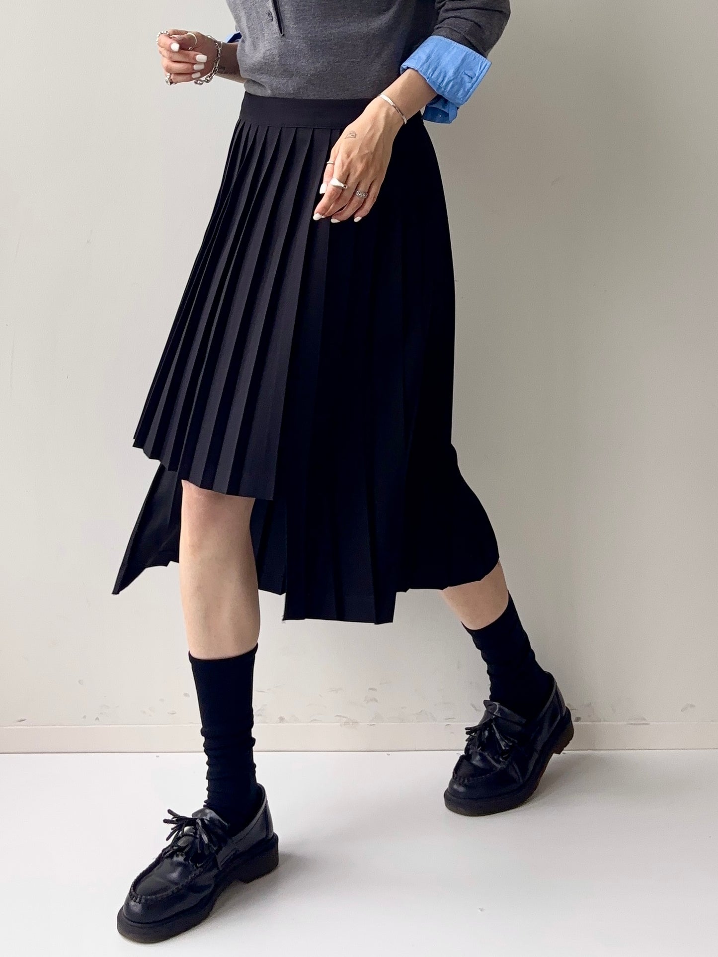 UNBALANCED PLEATED SKIRT
 black ★5/21~発送予定★ Scheduled to ship from 5/21.