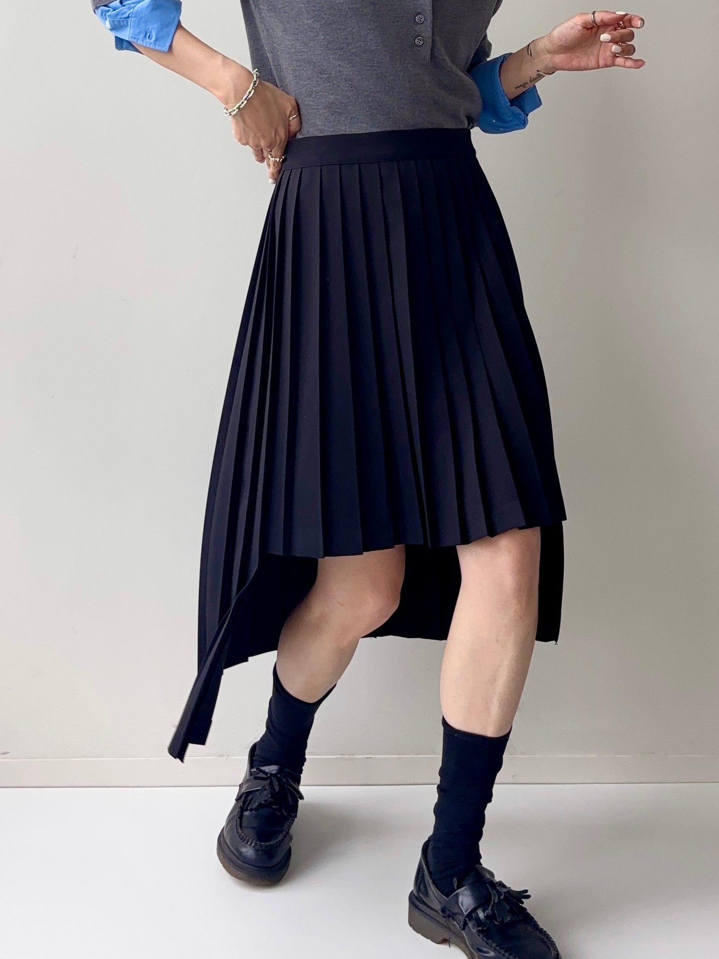 UNBALANCED PLEATED SKIRT
 black ★5/21~発送予定★ Scheduled to ship from 5/21.