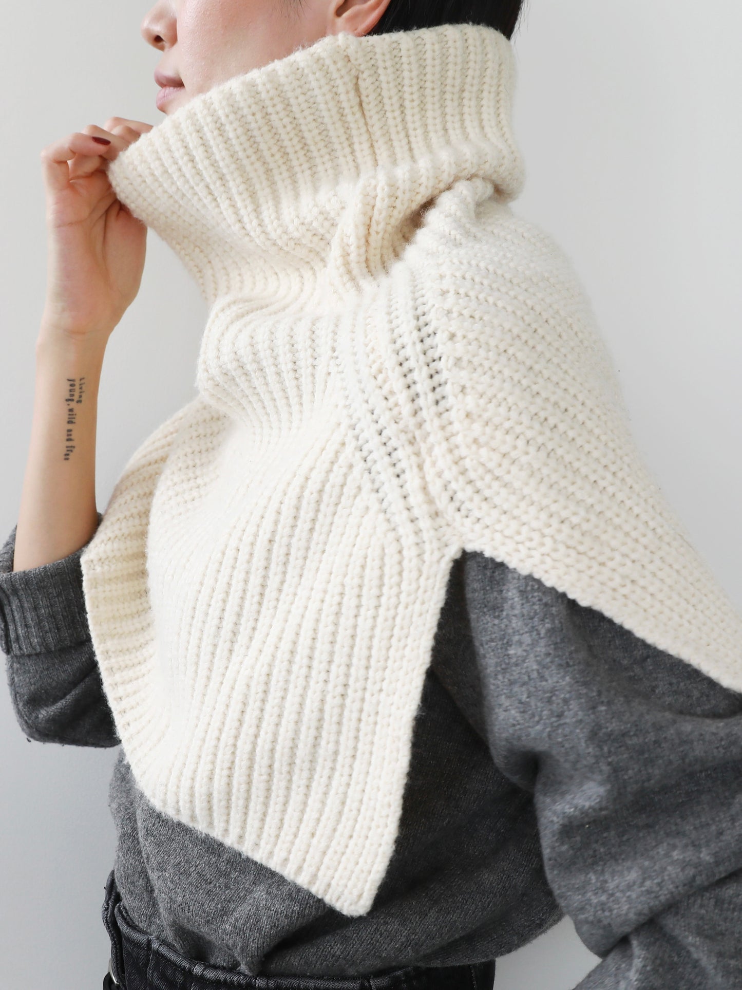 BRIT NECK WARMER White【UNISEX】