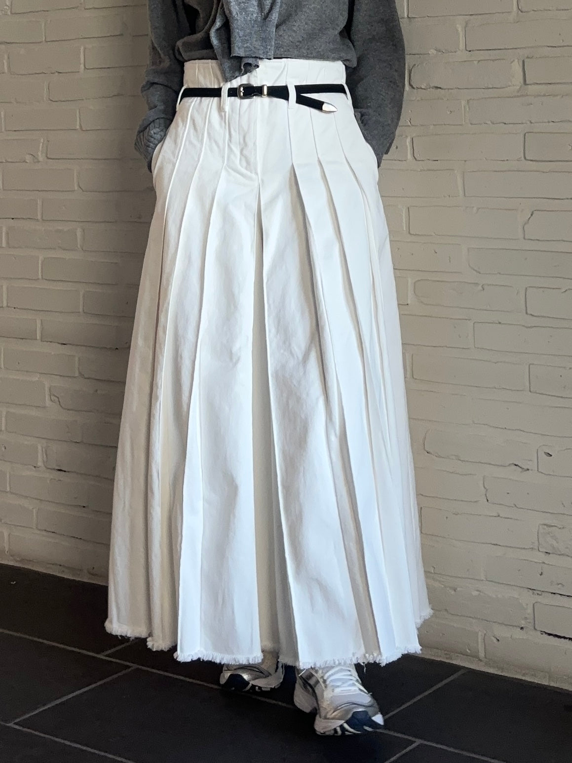 WHITE DENIM PLEATED PANTS【11月1日発送予定★Scheduled to ship on November 1st】