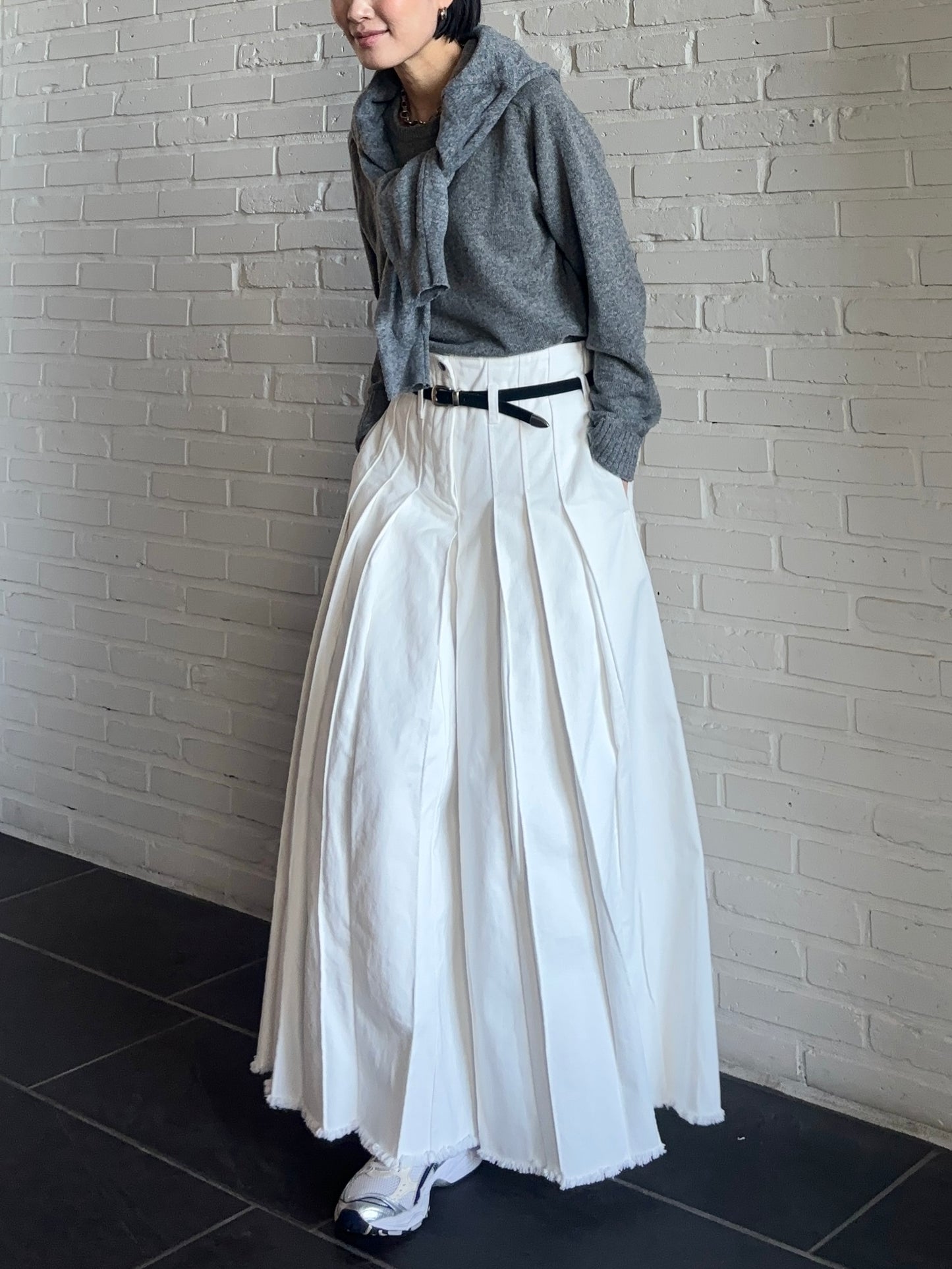 WHITE DENIM PLEATED PANTS【11月1日発送予定★Scheduled to ship on November 1st】