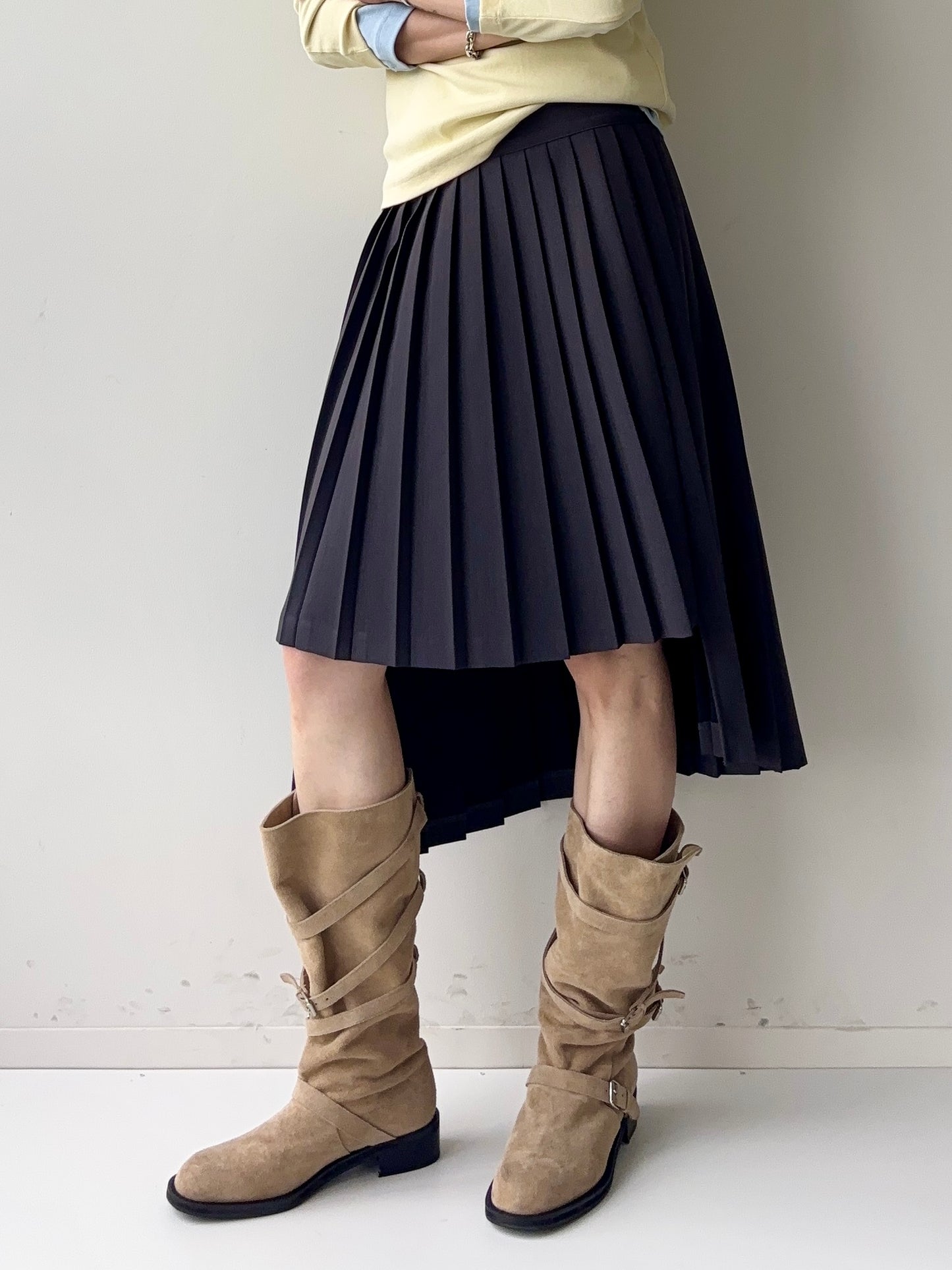 UNBALANCED PLEATED SKIRT
Grey★5/21~発送予定★ Scheduled to ship from 5/21