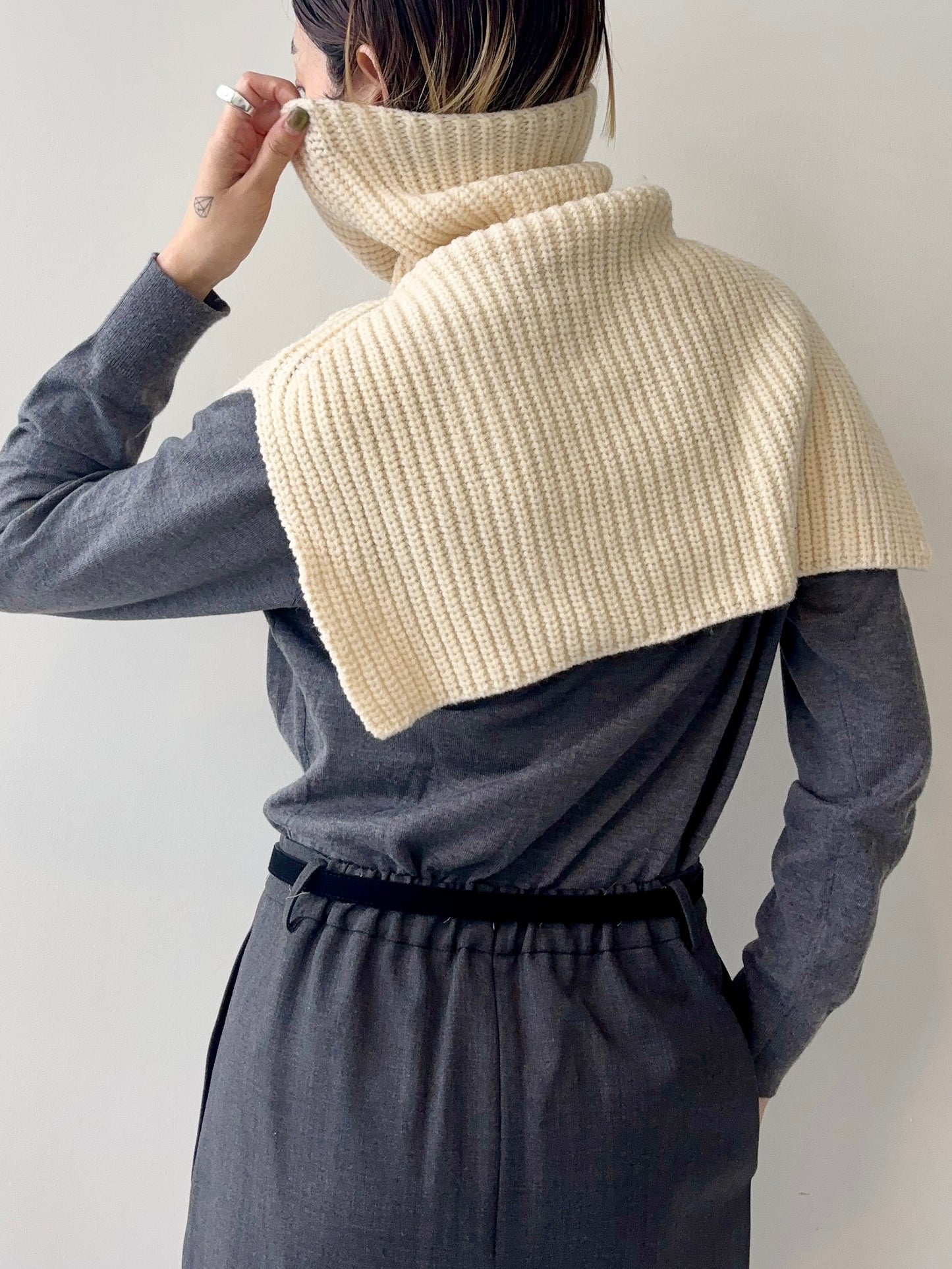BRIT NECK WARMER Off-white【UNISEX 】11/25から発送★ scheduled to ship from November 25.