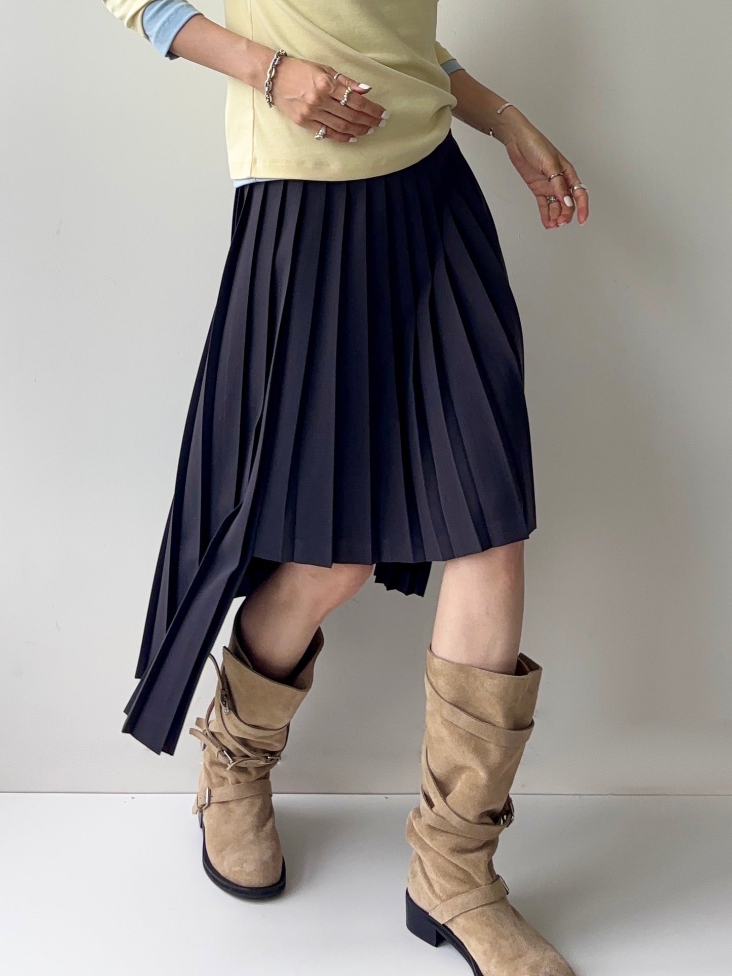 UNBALANCED PLEATED SKIRT
Grey★5/21~発送予定★ Scheduled to ship from 5/21