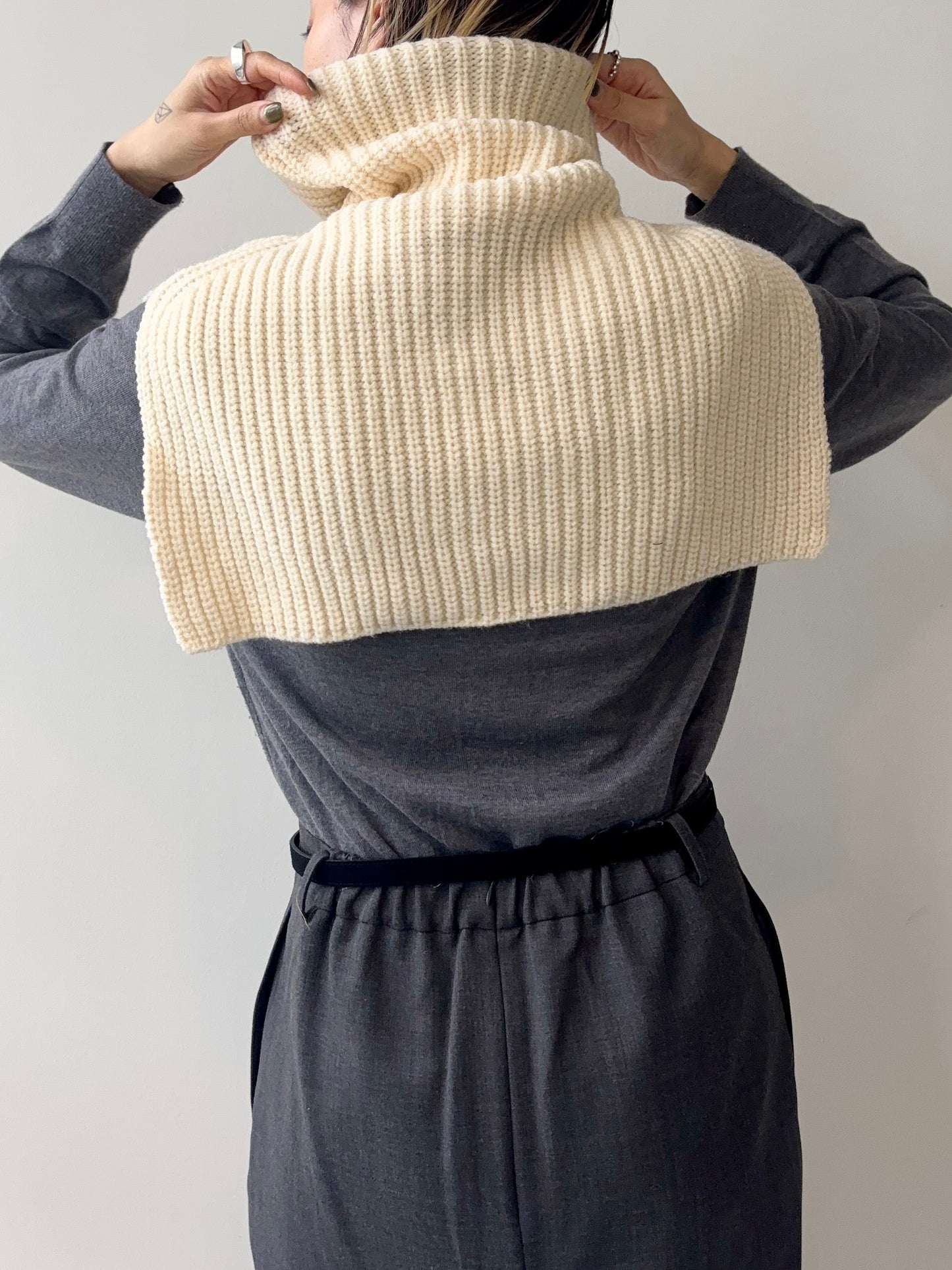 BRIT NECK WARMER Off-white【UNISEX 】11/25から発送★ scheduled to ship from November 25.