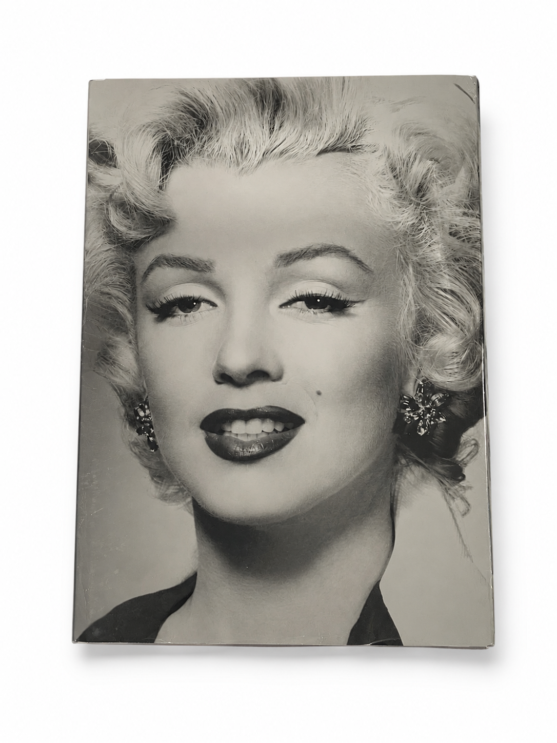 MARILYN MONROE — MARILYN AND THE CAMERA — image 1