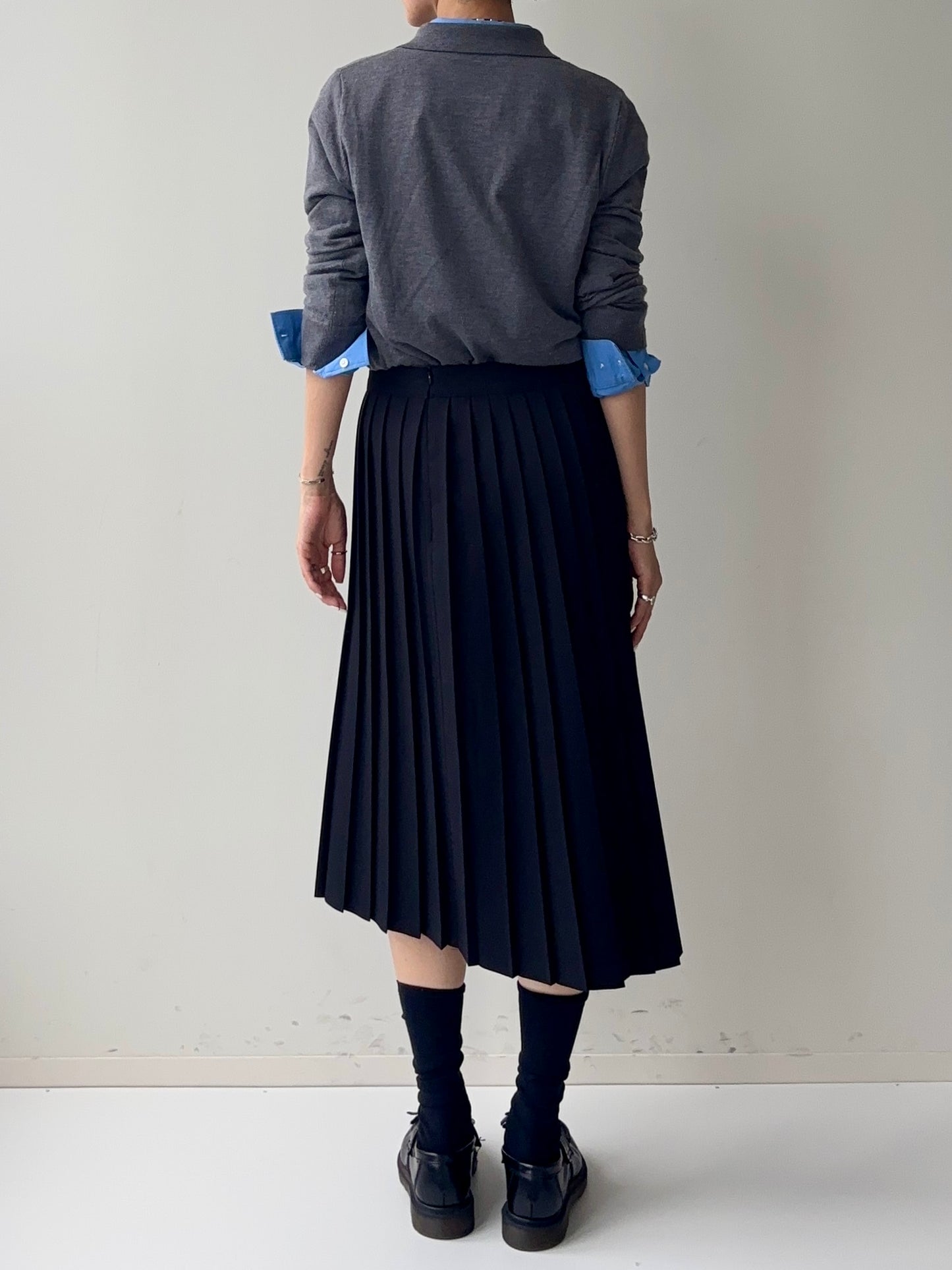 UNBALANCED PLEATED SKIRT
 black ★5/21~発送予定★ Scheduled to ship from 5/21.