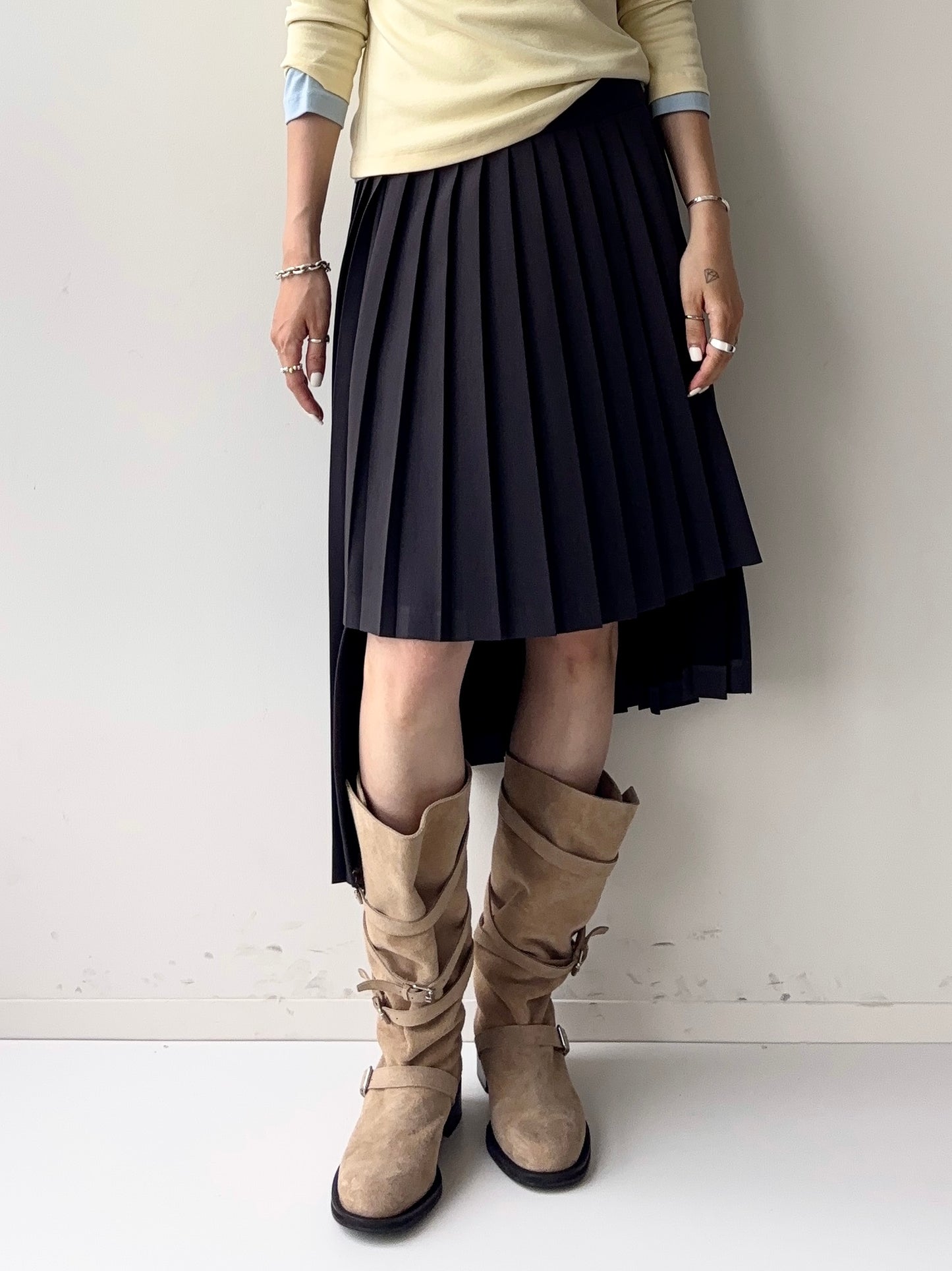 UNBALANCED PLEATED SKIRT
Grey★5/21~発送予定★ Scheduled to ship from 5/21
