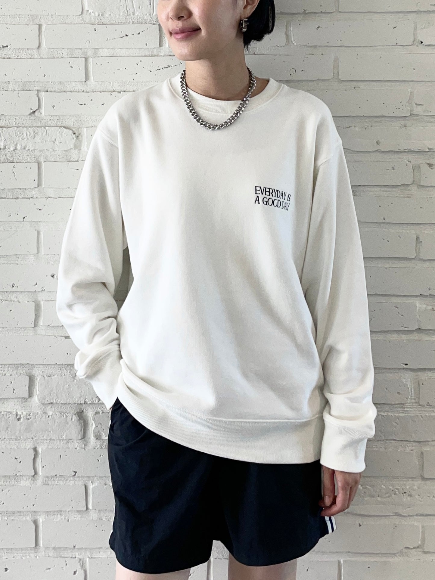 GOOD DAY Embroidery SWEAT White