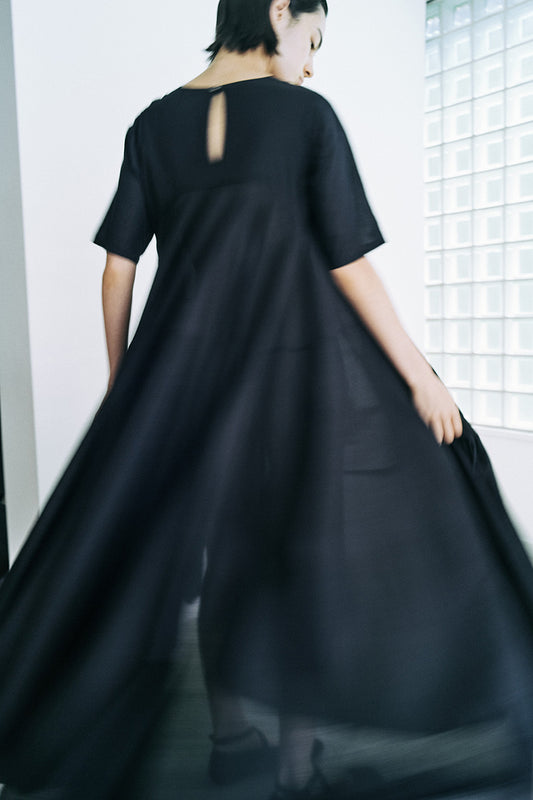 AAYUSHI ラッフルロングワンピース〔SGN0277〕Ruffled Long Dress